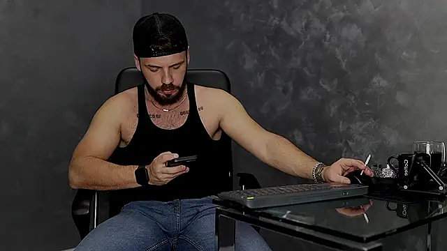 Snapshot of juliusmasters chatting on 10.31.25 juliusmasters online show from 10.31.25