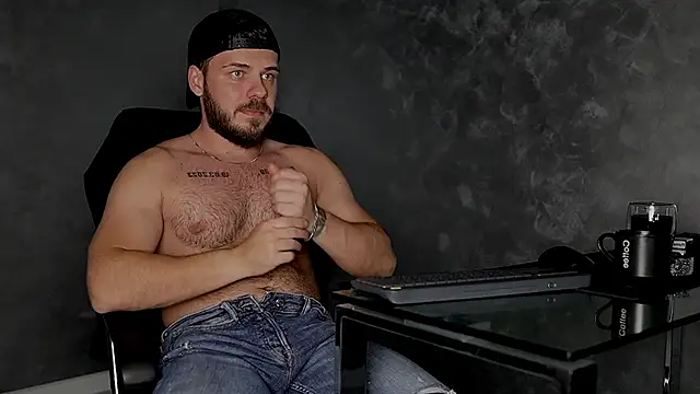 Snapshot of juliusmasters chatting on 11.03.25 juliusmasters online show from 11.03.25