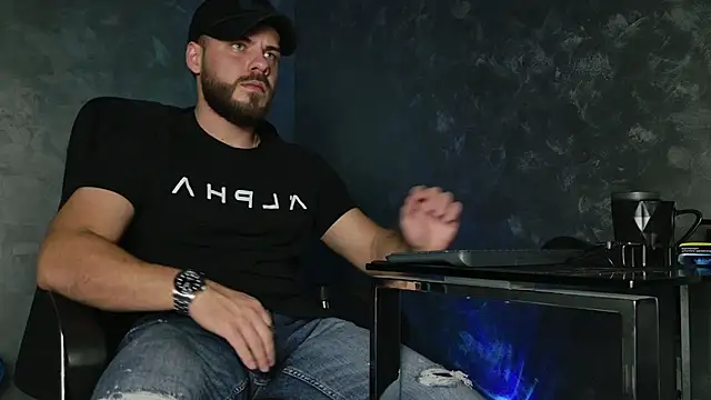 Snapshot of juliusmasters chatting on 11.22.25 juliusmasters online show from 11.22.25