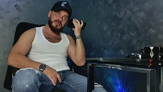 Snapshot of juliusmasters chatting on 11.23.25 juliusmasters online show from 11.23.25