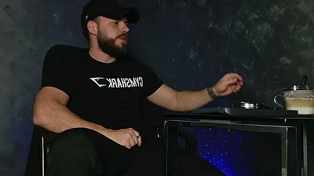 Snapshot of juliusmasters chatting on 11.27.25 juliusmasters online show from 11.27.25