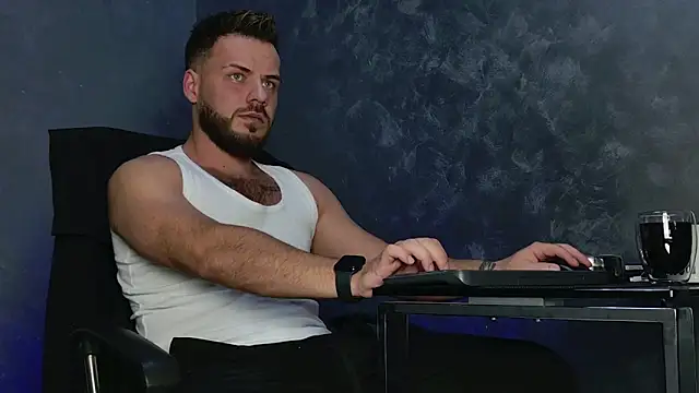 Snapshot of juliusmasters chatting on 12.02.25 juliusmasters online show from 12.02.25