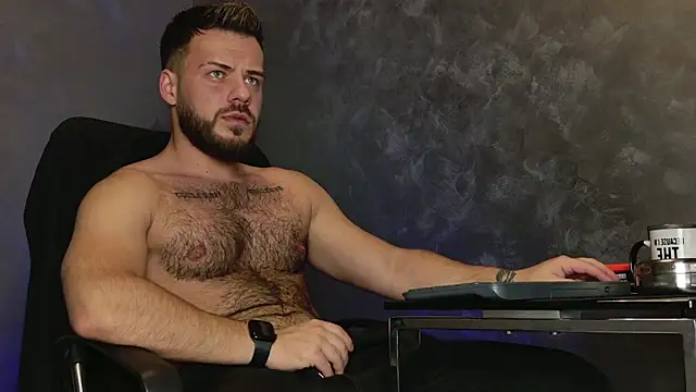 Snapshot of juliusmasters chatting on 12.04.25 juliusmasters online show from 12.04.25