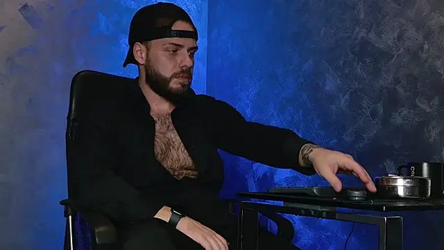 Snapshot of juliusmasters chatting on 12.15.25 juliusmasters online show from 12.15.25