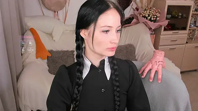 LisaMooore online show from 11.18.25