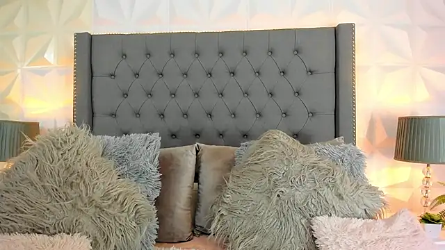 sarah salis  online show from 02.10.25