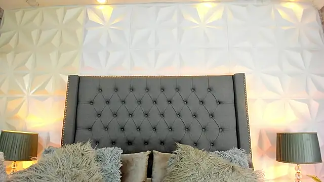 sarah salis  online show from 02.11.25