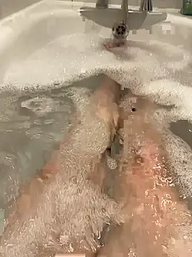 Snapshot of Russell1508 chatting on 11.04.25 Russell1508 online show from 11.04.25