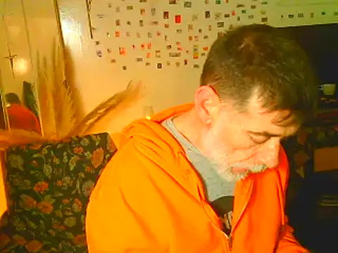 Snapshot of DaddyQuimHot chatting on 12.10.24 DaddyQuimHot online show from 12.10.24