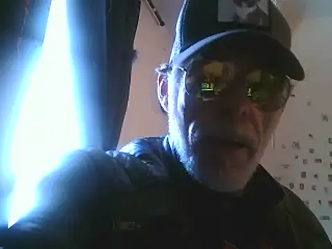 Snapshot of DaddyQuimHot chatting on 02.27.25 DaddyQuimHot online show from 02.27.25