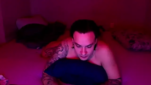 Snapshot of baphomet_from_ice chatting on 11.19.25 baphomet from ice online show from 11.19.25