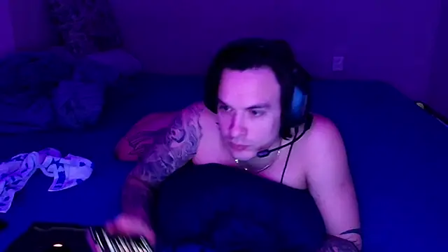 Snapshot of baphomet_from_ice chatting on 11.27.25 baphomet from ice online show from 11.27.25