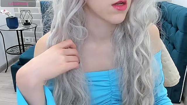 Snapshot of VanillaKelly chatting on 11.13.25 VanillaKelly online show from 11.13.25