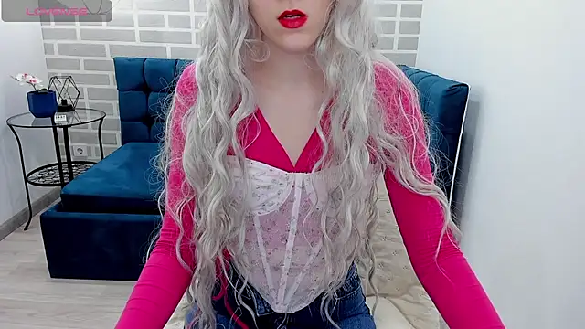 Snapshot of VanillaKelly chatting on 11.17.25 VanillaKelly online show from 11.17.25