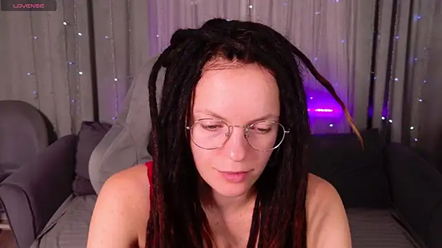 Snapshot of CoreyJane chatting on 08.05.26 CoreyJane online show from 08.05.26
