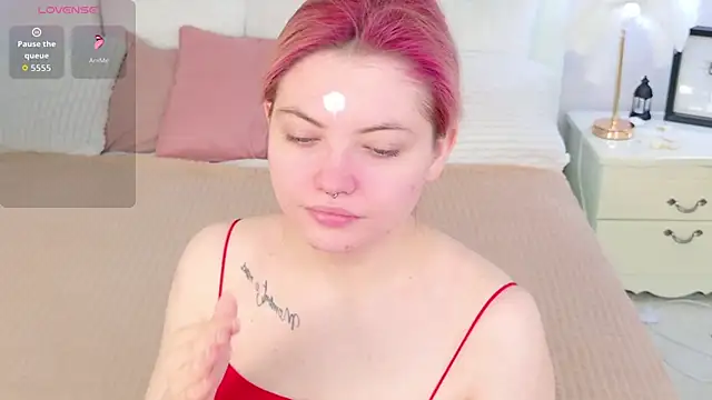 Snapshot of Lisa_Adam chatting on 11.28.25 Lisa Adam online show from 11.28.25