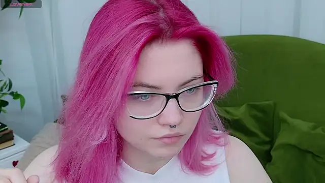 Snapshot of Lisa_Adam chatting on 12.05.25 Lisa Adam online show from 12.05.25