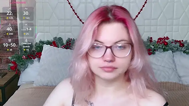 Snapshot of Lisa_Adam chatting on 12.16.25 Lisa Adam online show from 12.16.25