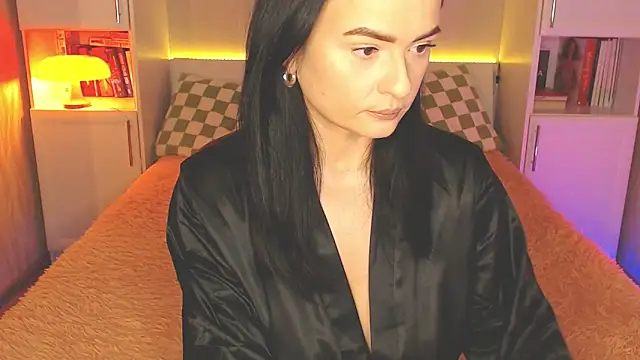 Leaaaaaaaaa online show from 11.04.25