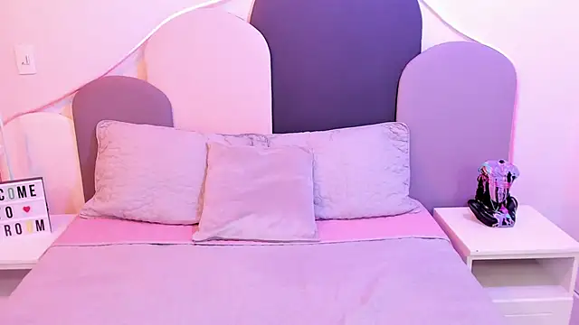 SophieGomez22 online show from 02.20.25