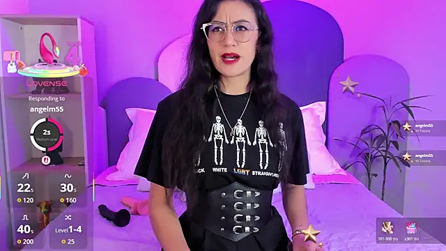 SophieGomez22 online show from 11.30.25