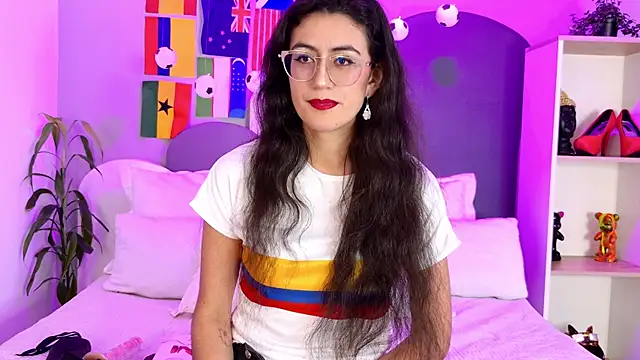 Snapshot of SophieGomez22 chatting on 06.27.26 SophieGomez22 online show from 06.27.26