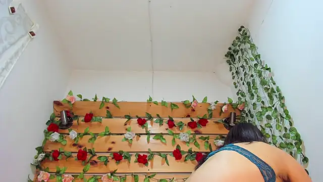 daniela casallas  online show from 03.20.25