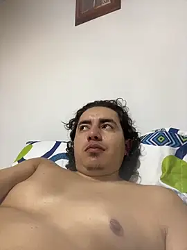 Snapshot of DanielGomez9 chatting on 12.01.25 DanielGomez9 online show from 12.01.25