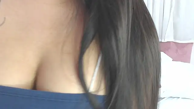 Snapshot of LexiiBloom chatting on 02.12.25 LexiiBloom online show from 02.12.25