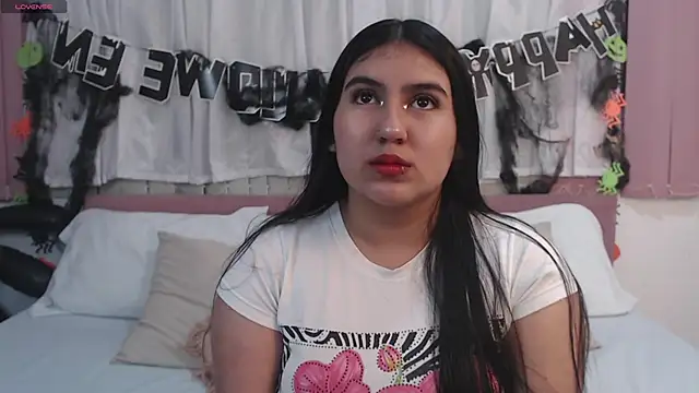 Snapshot of LexiiBloom chatting on 10.20.25 LexiiBloom online show from 10.20.25