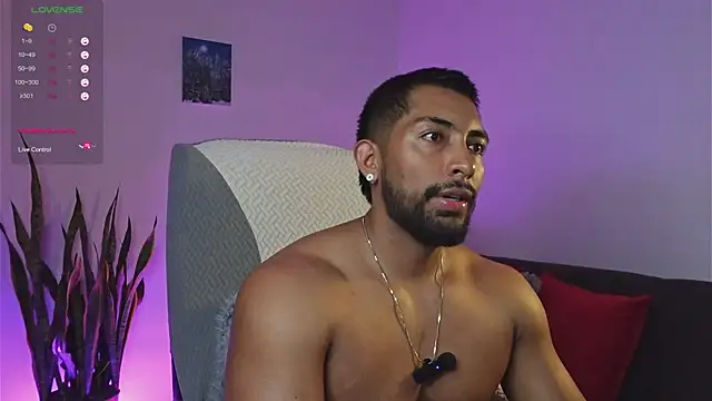Snapshot of Couple_muscle1 chatting on 05.25.26 Couple muscle1 online show from 05.25.26
