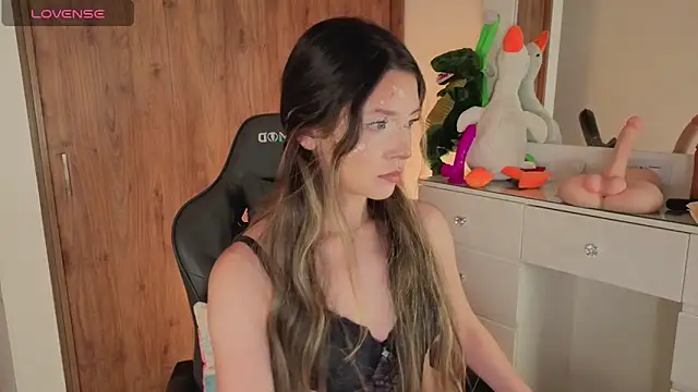 Snapshot of jessy__01 chatting on 10.28.25 jessy  01 online show from 10.28.25