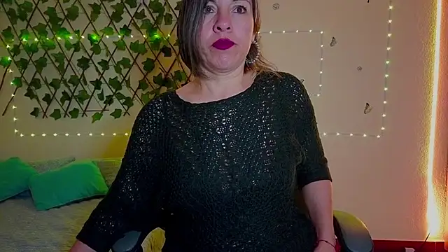 Lady breaks hearts online show from 10.16.25