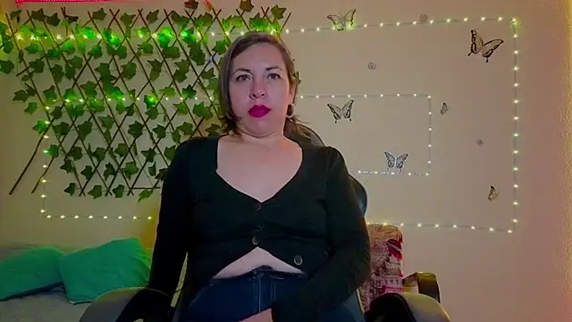 Lady breaks hearts online show from 10.18.25