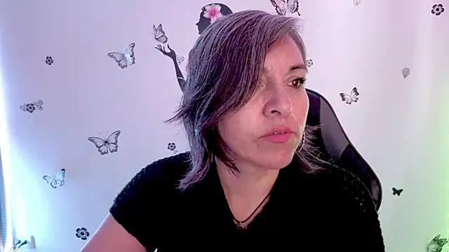 Lady breaks hearts online show from 04.16.26