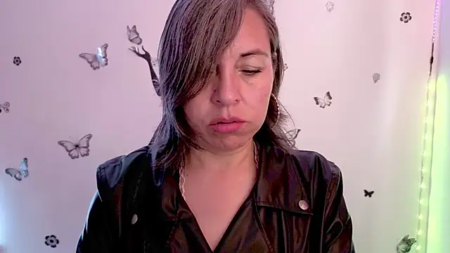 Lady breaks hearts online show from 05.14.26