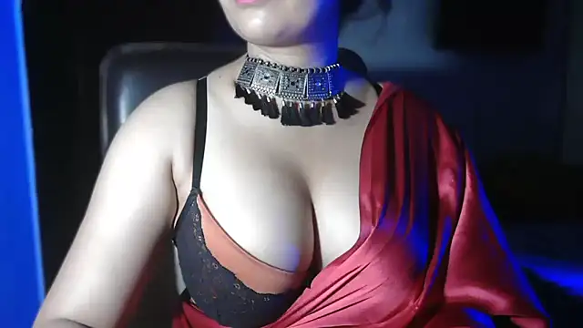 Snapshot of urvashihott chatting on 09.30.25 urvashihott online show from 09.30.25