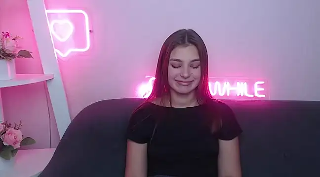 Snapshot of MilanaAngelAs chatting on 02.08.25 MilanaAngelAs online show from 02.08.25