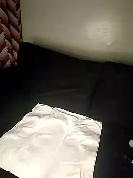 Snapshot of KikiLovesD chatting on 01.11.26 KikiLovesD online show from 01.11.26