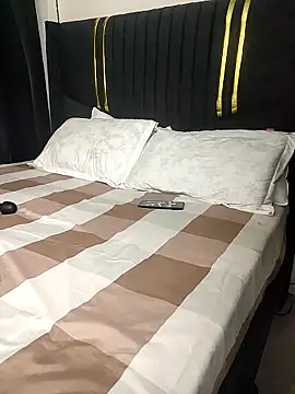 Snapshot of KikiLovesD chatting on 02.16.26 KikiLovesD online show from 02.16.26