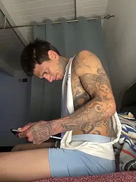 Snapshot of Papinine6 chatting on 10.31.25 Papinine6 online show from 10.31.25