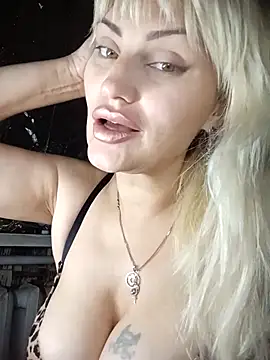 Freya Milf online show from 10.10.25