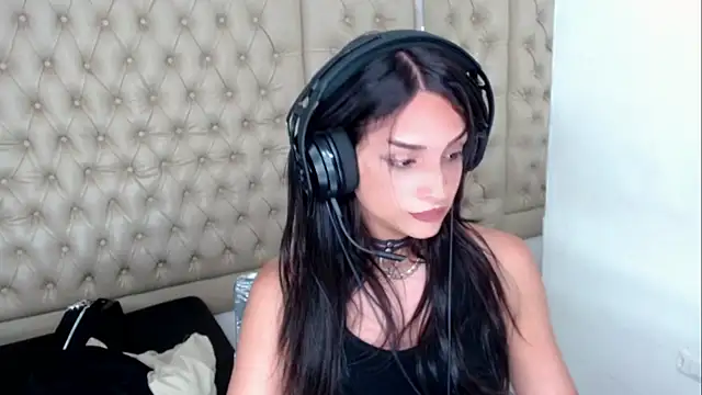 Dollbehavior  online show from 11.22.25