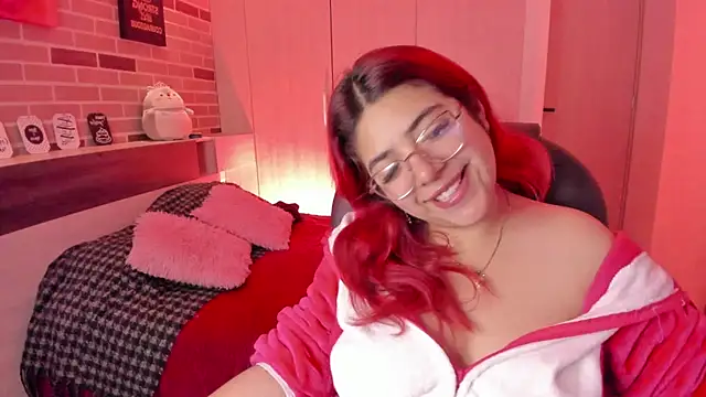Snapshot of Rousse_Collinss chatting on 12.22.25 Rousse Collinss online show from 12.22.25