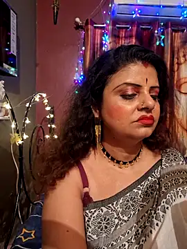 Snapshot of Maaya66 chatting on 02.16.25 Maaya66 online show from 02.16.25