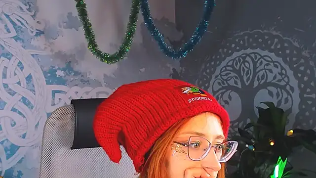 Snapshot of Orianna_Fox chatting on 12.25.24 Orianna Fox online show from 12.25.24