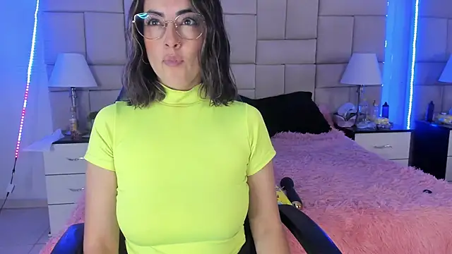 IsisLoveyes  online show from 12.23.24