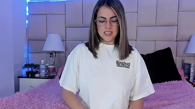 IsisLoveyes  online show from 03.22.25