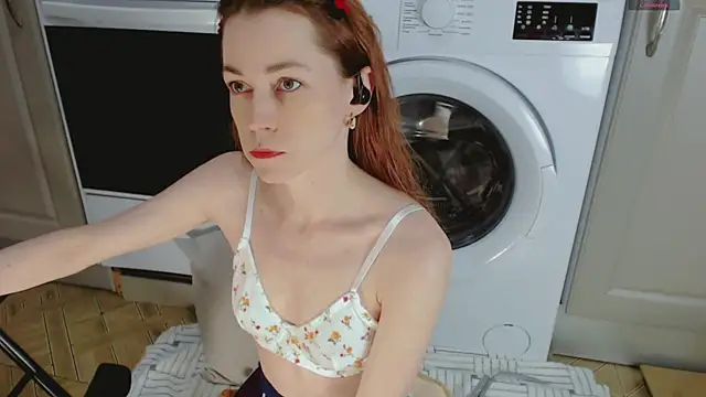 Snapshot of Amina_Barbarian chatting on 09.22.25 Amina Barbarian online show from 09.22.25