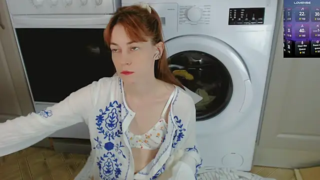 Snapshot of Amina_Barbarian chatting on 10.13.25 Amina Barbarian online show from 10.13.25